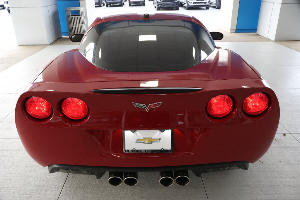 Used 2005 Chevrolet Corvette Coupe w/ Preferred Equipment Group RWD image 9