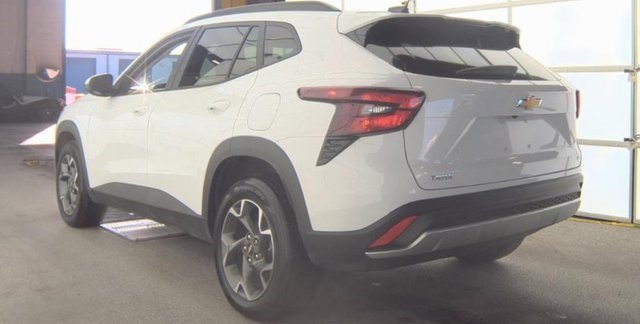 Used 2024 Chevrolet Trax LT w/ Driver Confidence Package image 2