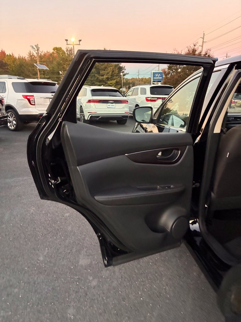Used 2021 Nissan Rogue Sport S AWD/4WD image 25