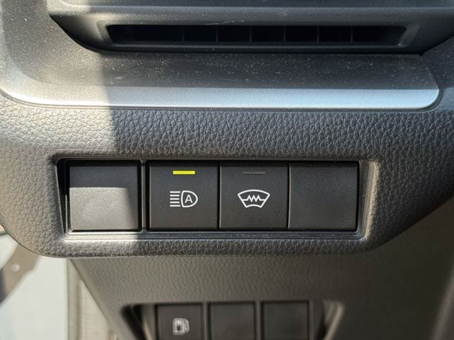 Used 2025 Toyota Prius LE FWD image 22
