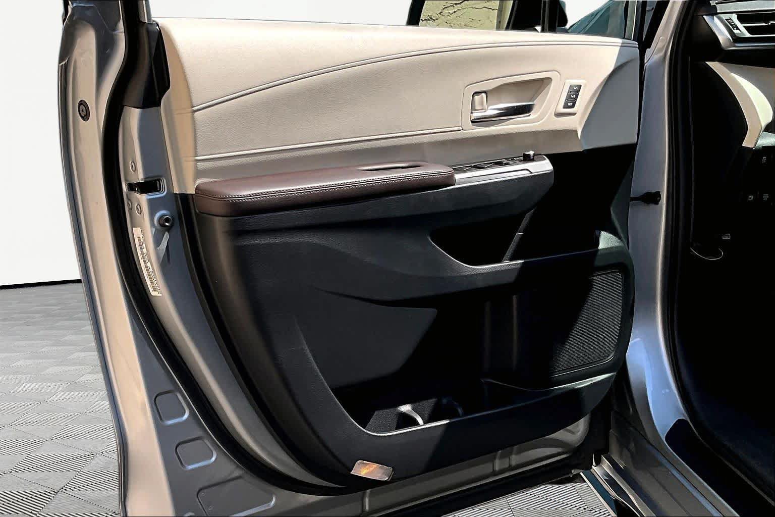 Certified 2023 Toyota Sienna Platinum FWD image 22