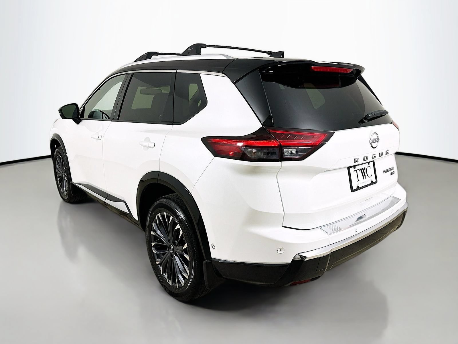 Used 2025 Nissan Rogue Platinum w/ Platinum Premium Package AWD/4WD image 7