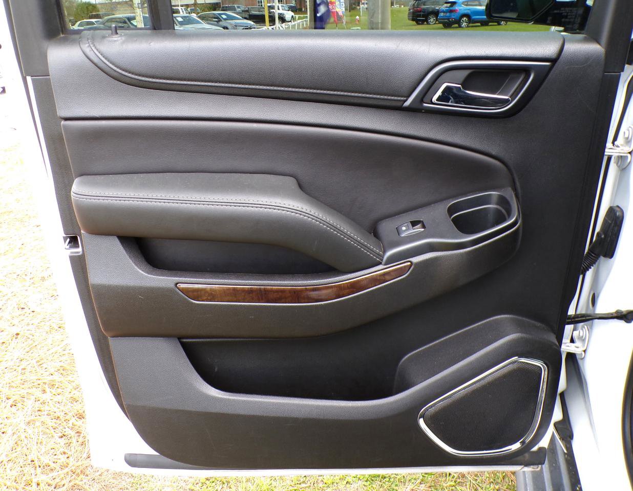 Used 2018 Chevrolet Suburban LT RWD image 44