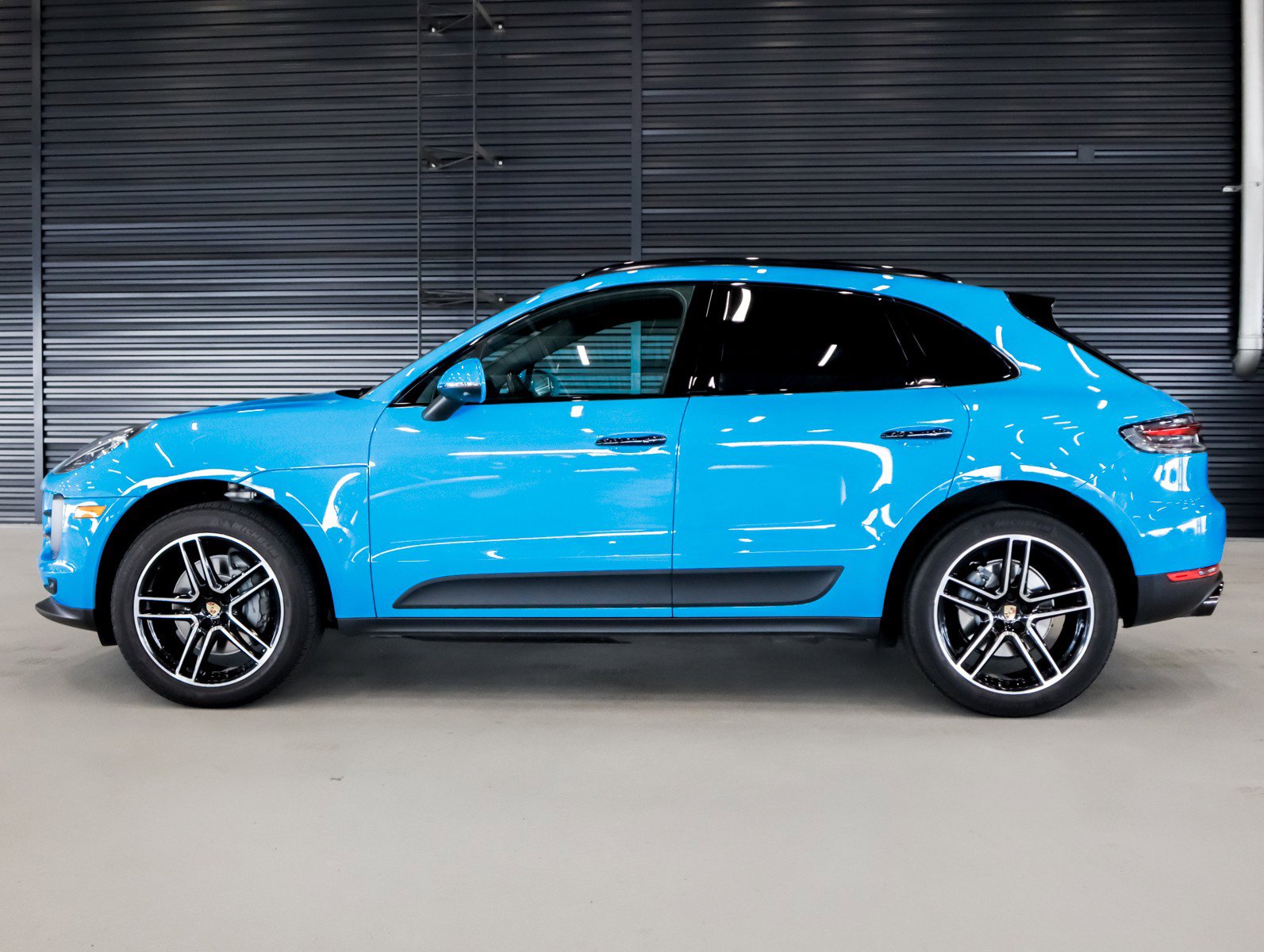 Certified 2020 Porsche Macan S AWD/4WD image 2