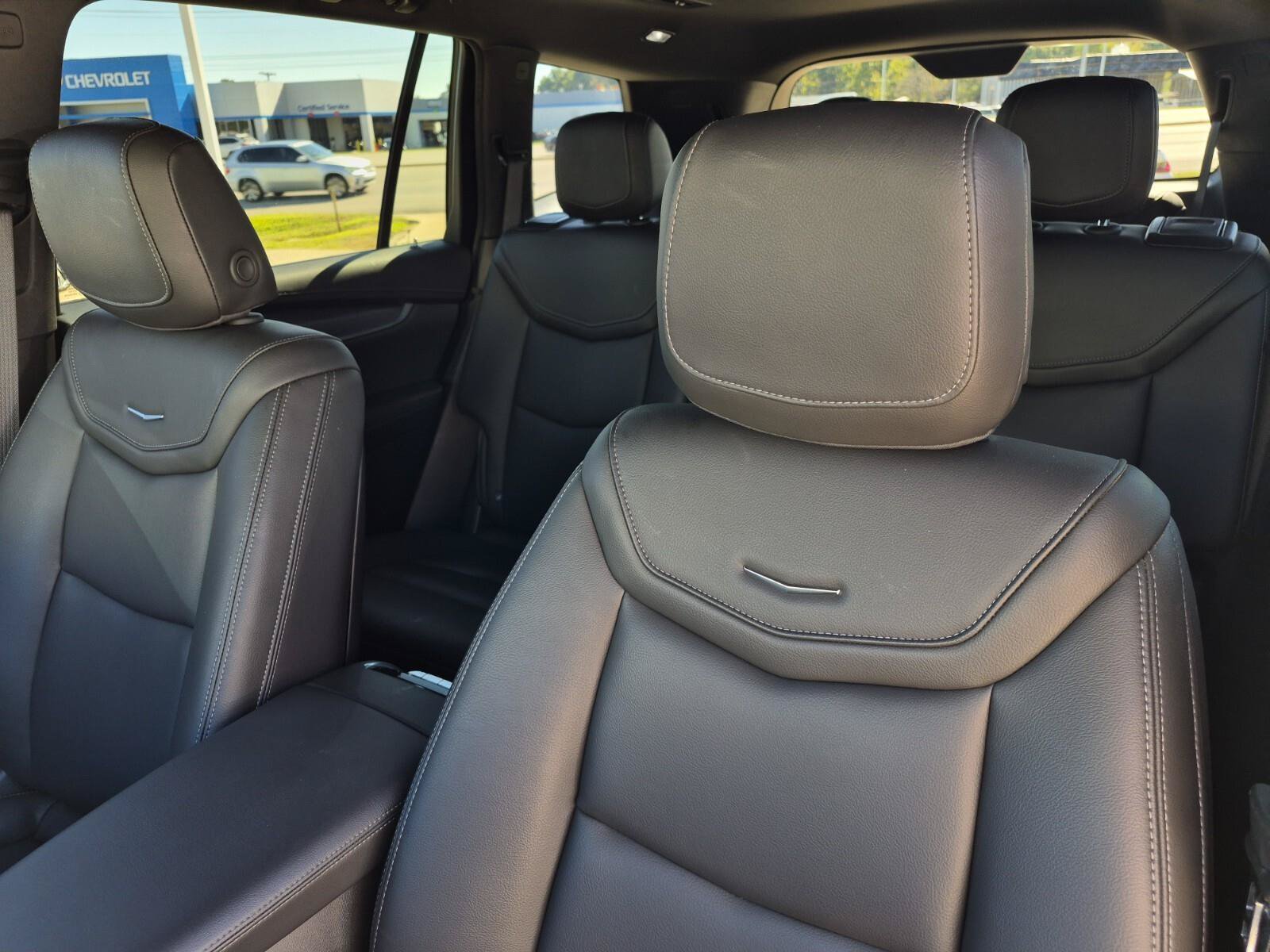 Used 2025 Cadillac XT6 Luxury FWD image 14