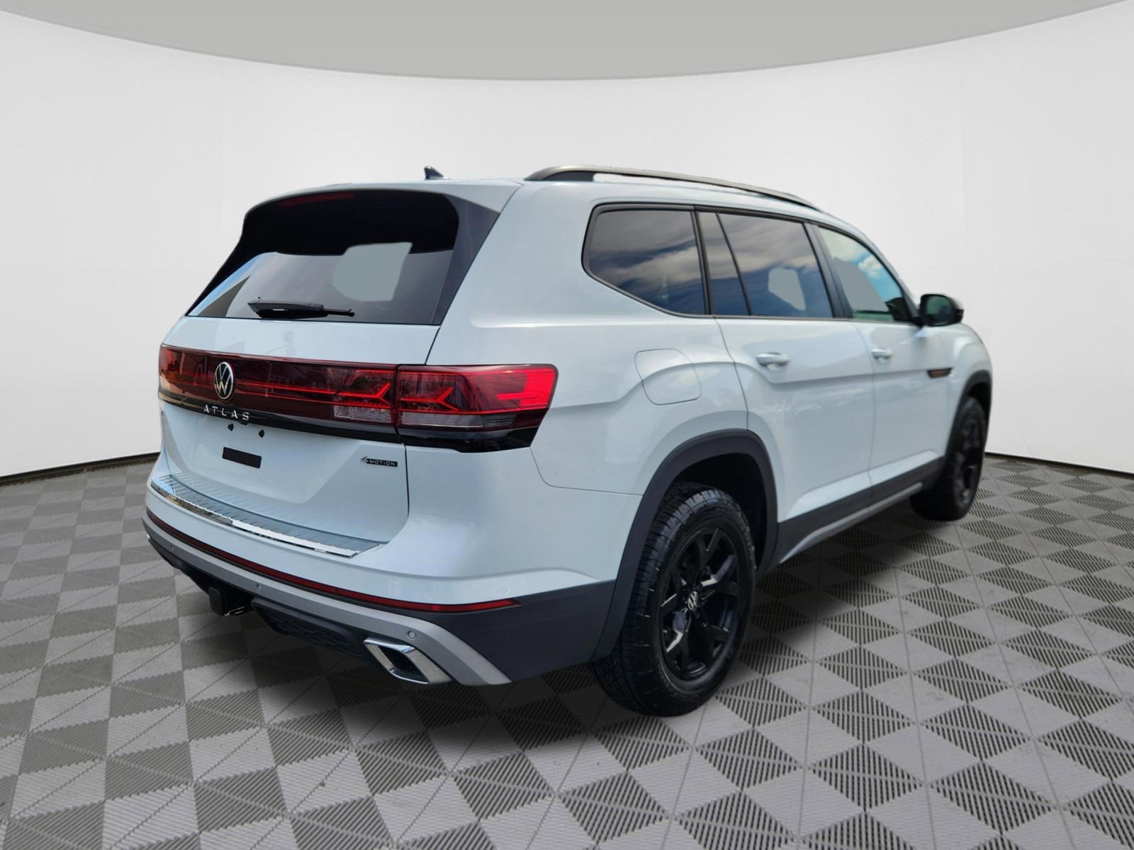 Certified 2025 Volkswagen Atlas Peak Edition SE AWD/4WD image 4