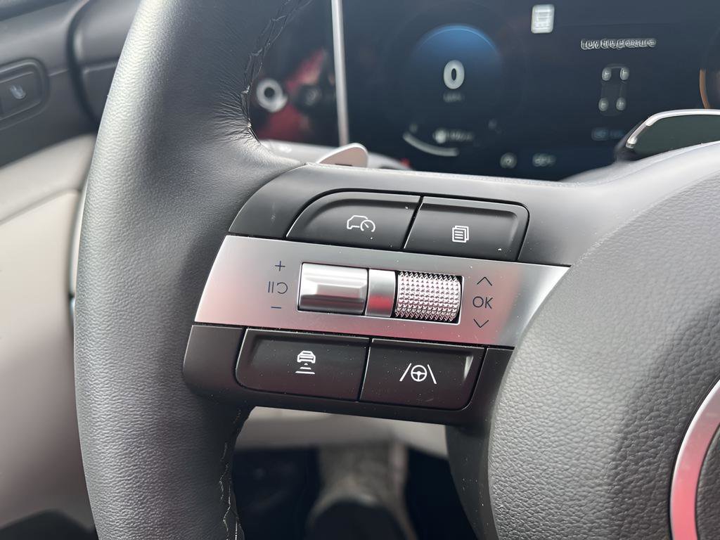 Used 2025 Hyundai Tucson Limited image 22