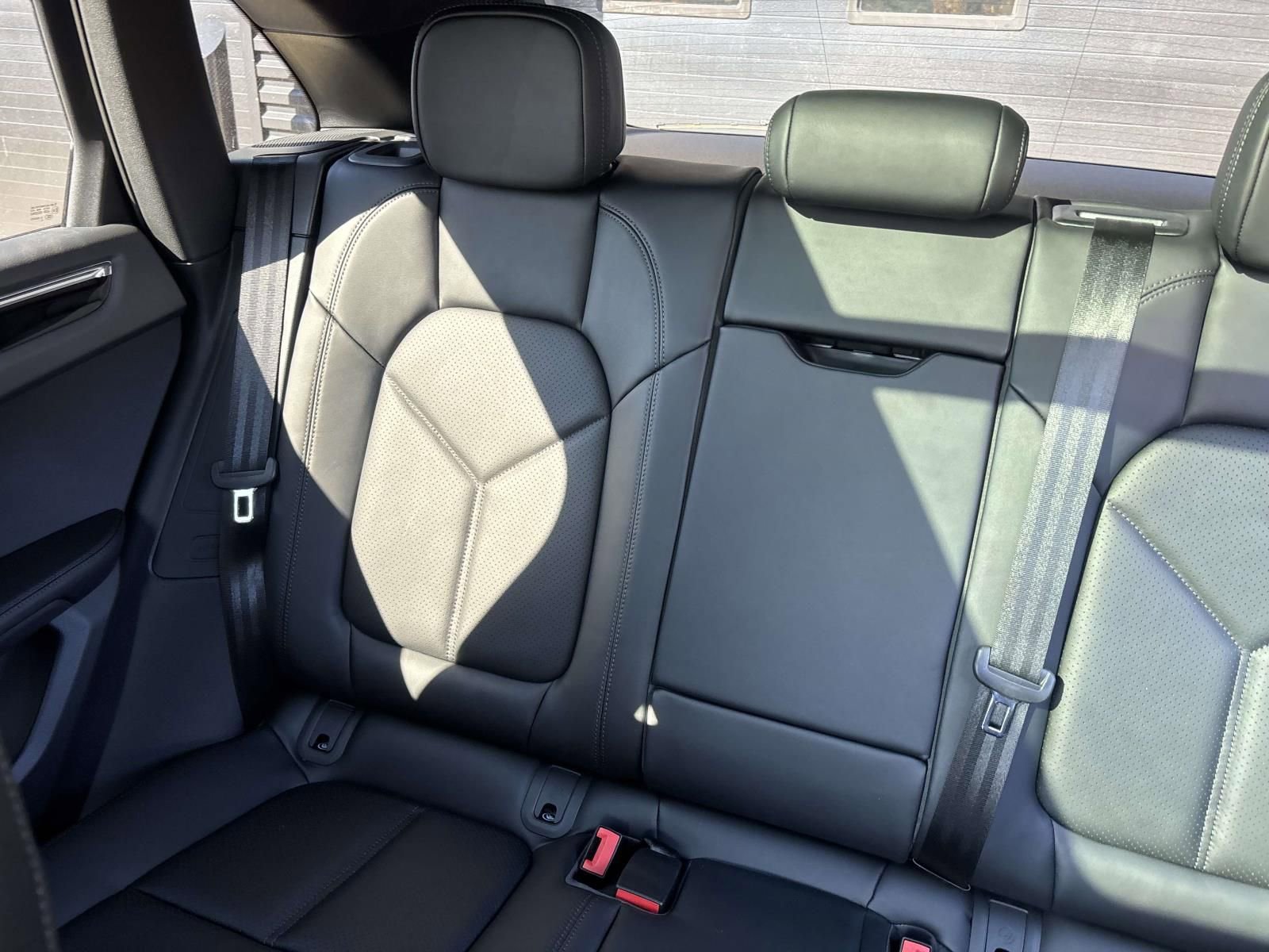 New 2026 Porsche Macan AWD/4WD image 38