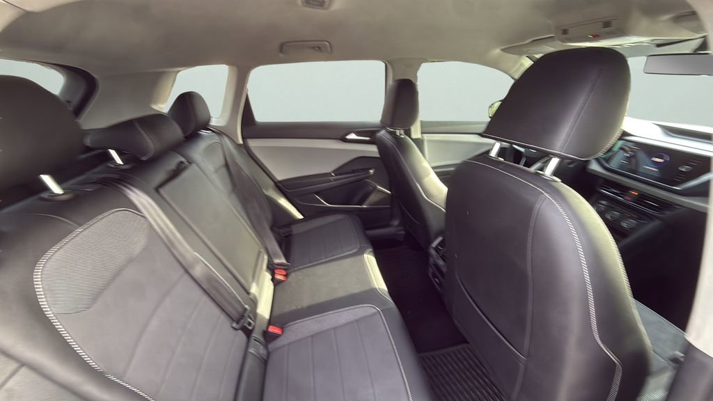 Used 2022 Volkswagen Taos SE FWD image 14