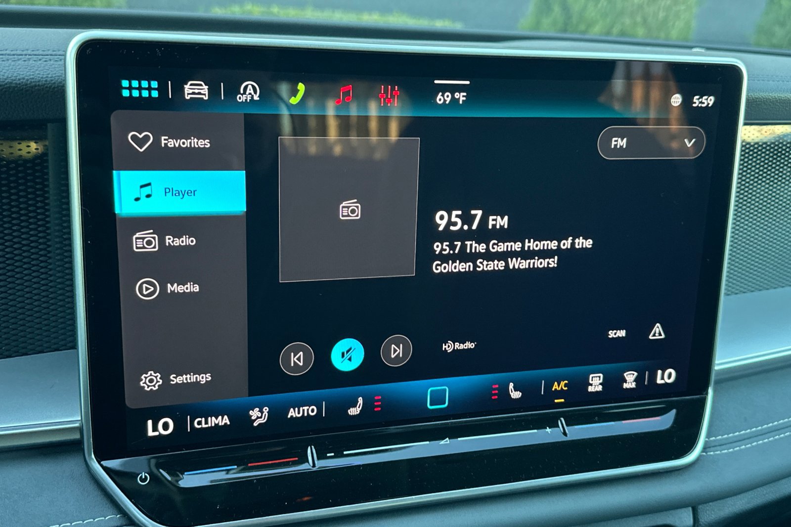 New 2026 Volkswagen Tiguan SE image 18