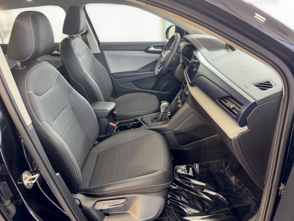 Used 2023 Volkswagen Taos SE w/ Panoramic Sunroof Package FWD image 30