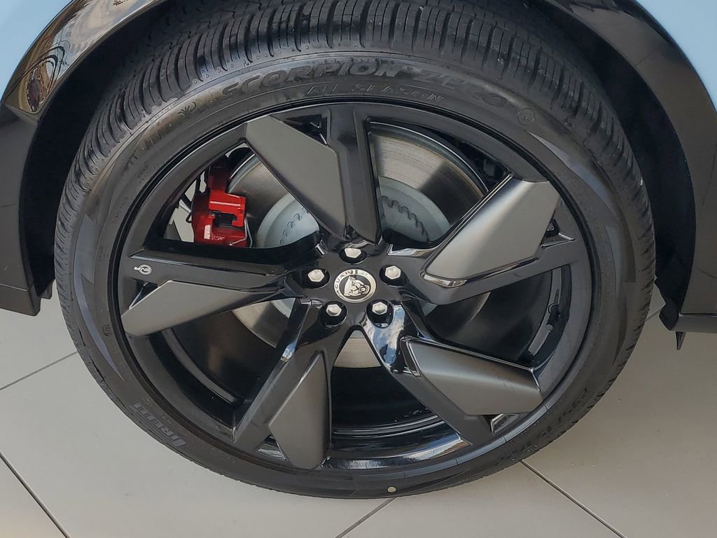 New 2026 Jaguar F-PACE SVR image 4