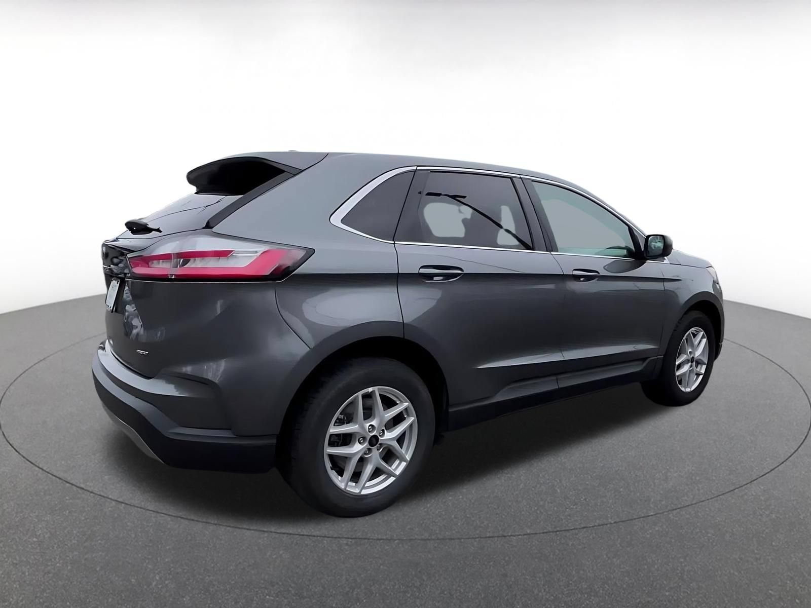 Used 2024 Ford Edge SEL AWD/4WD image 15