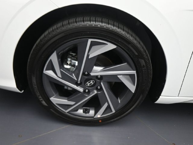 Certified 2025 Hyundai Elantra SEL FWD image 21