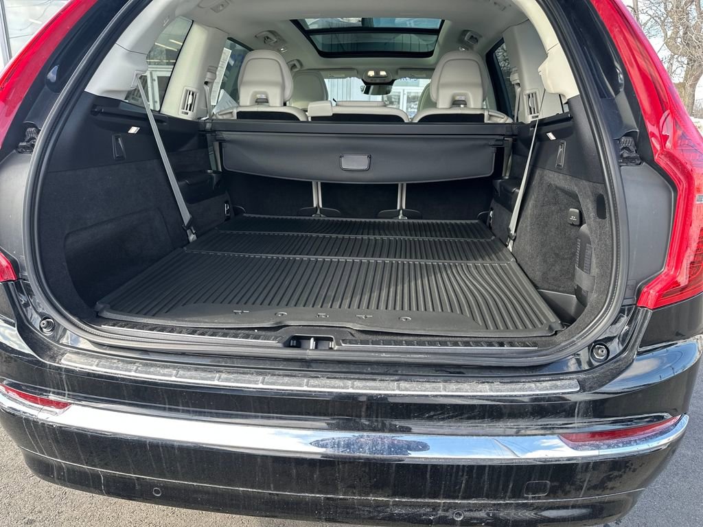 Used 2023 Volvo XC90 B5 Plus w/ Protection Package Premier image 17