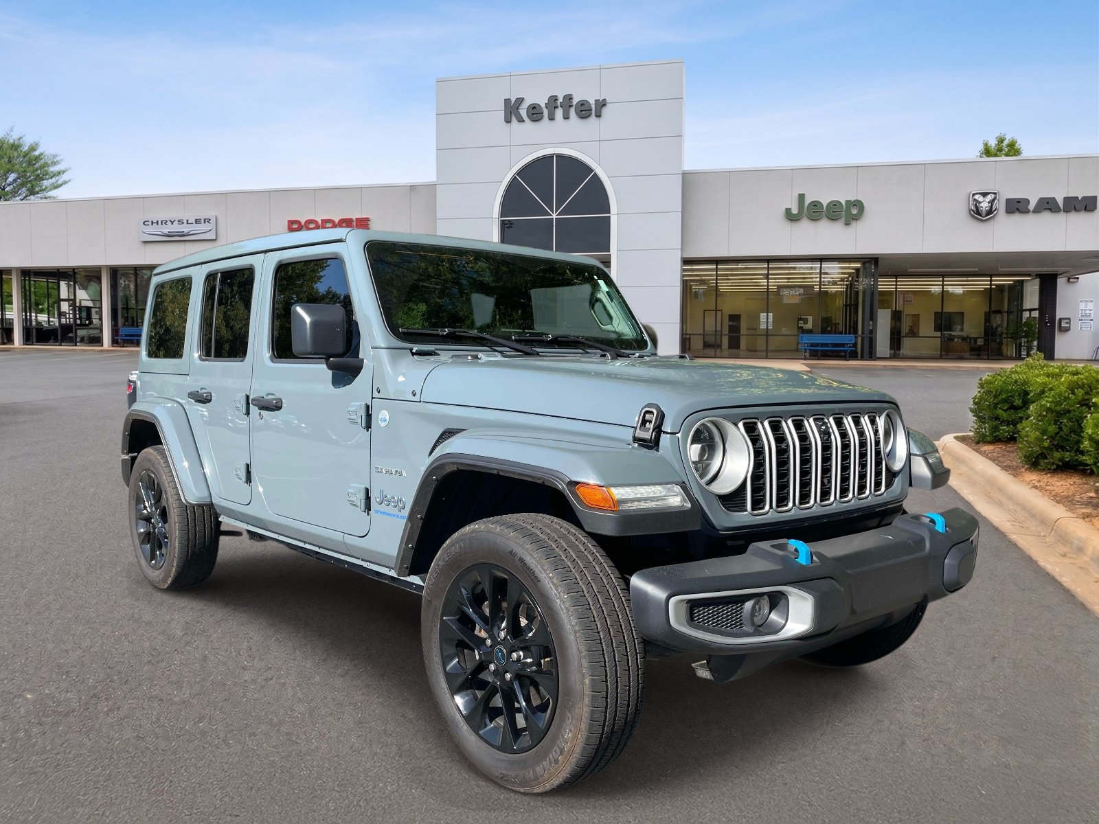 Used 2024 Jeep Wrangler Unlimited Sahara w/ Technology Group AWD/4WD image 3