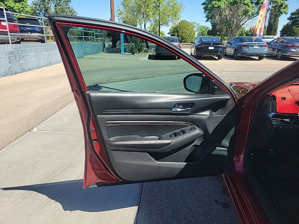 Used 2020 Nissan Altima 2.5 SR w/ Premium Package image 11