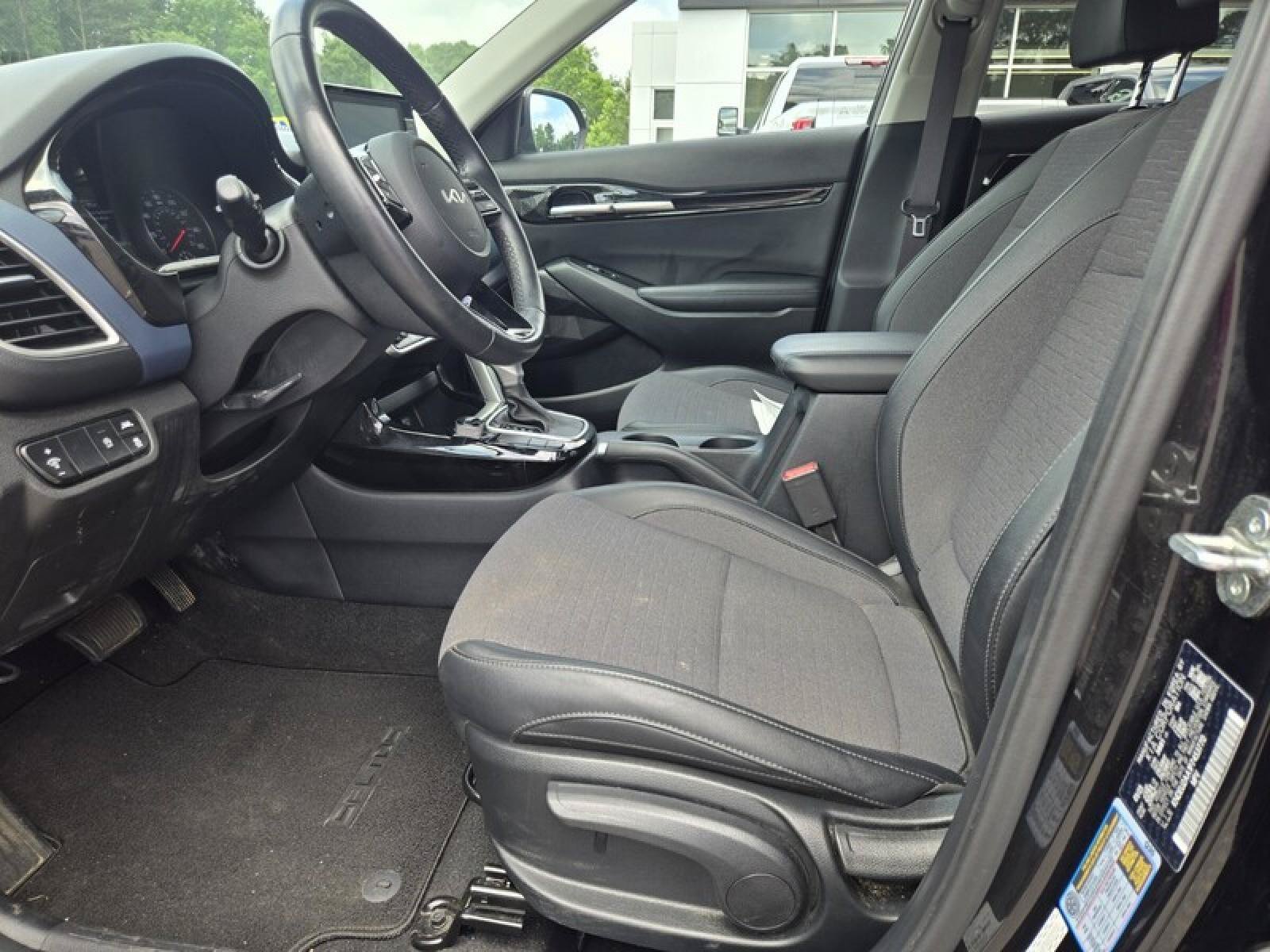 Used 2023 Kia Seltos S FWD image 19