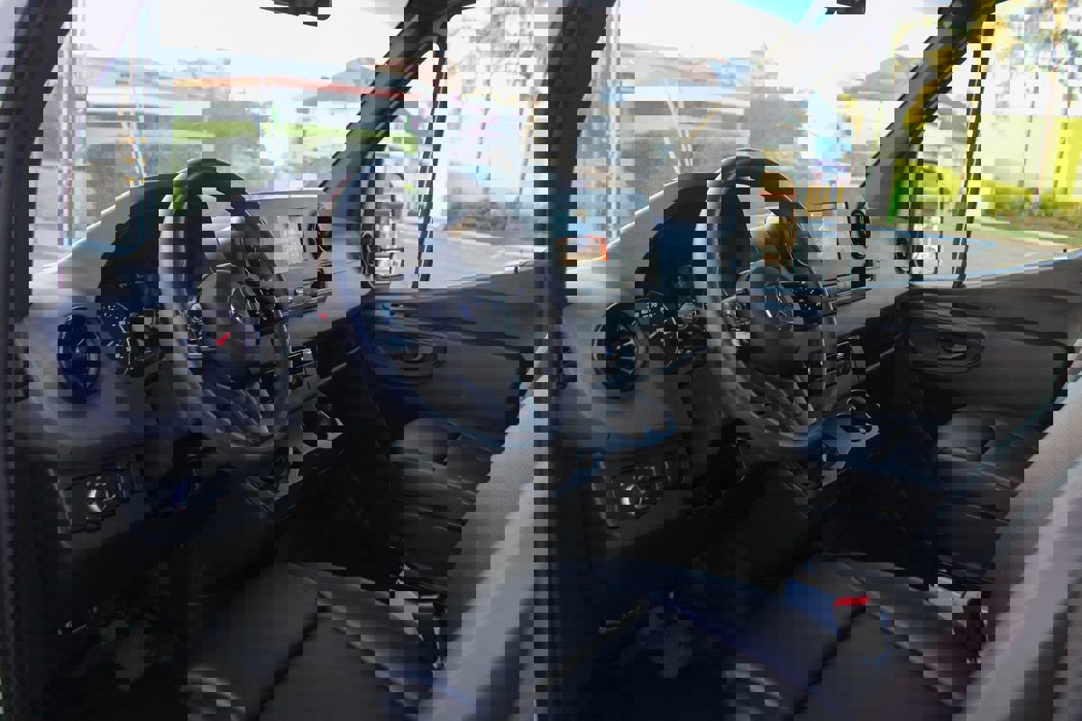 Used 2024 Mercedes-Benz Sprinter 2500 image 12