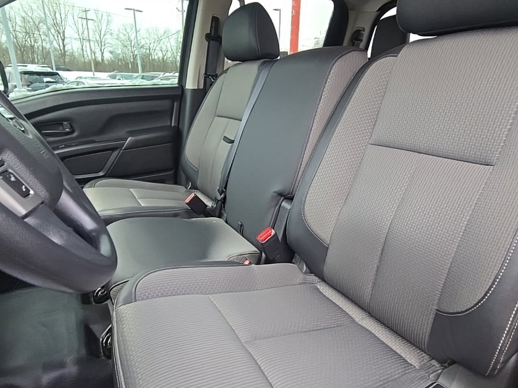 Used 2019 Nissan Titan S image 19