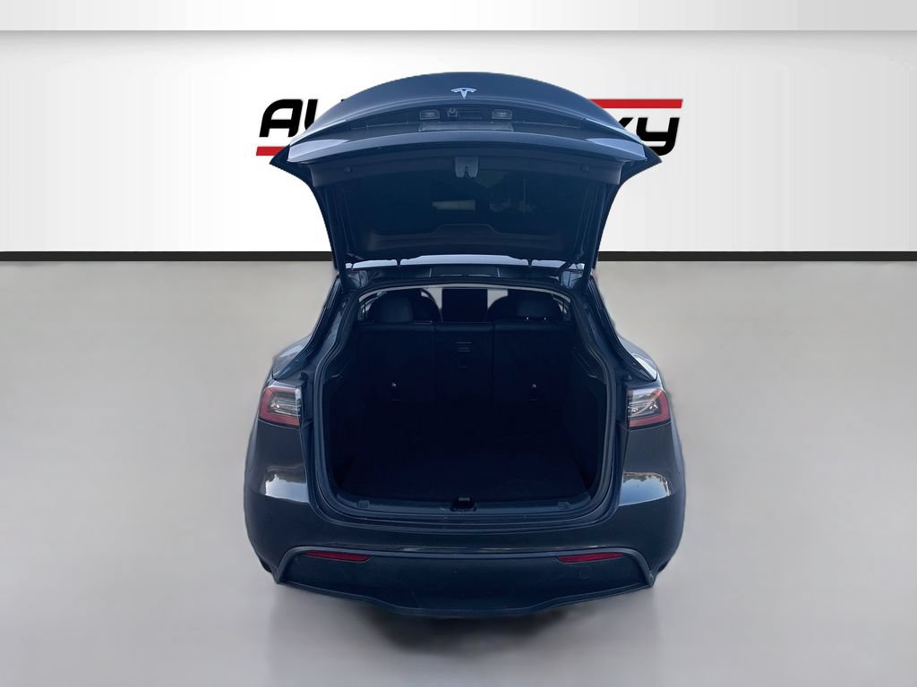 Used 2025 Tesla Model Y Long Range RWD image 25