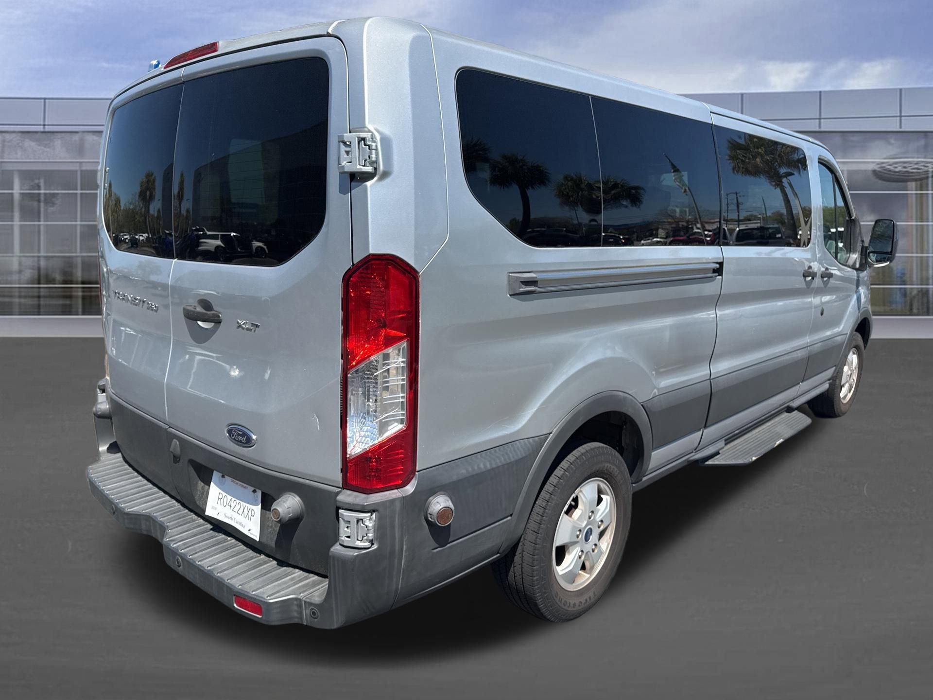 Used 2017 Ford Transit 350 XLT image 4