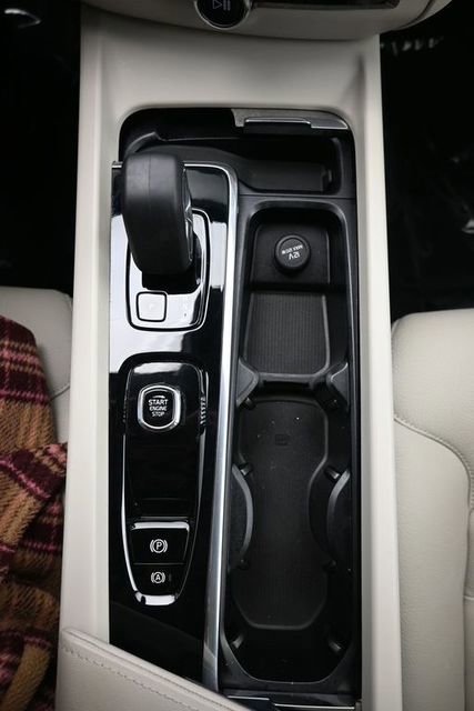 Used 2023 Volvo V60 B5 Cross Country Plus image 11