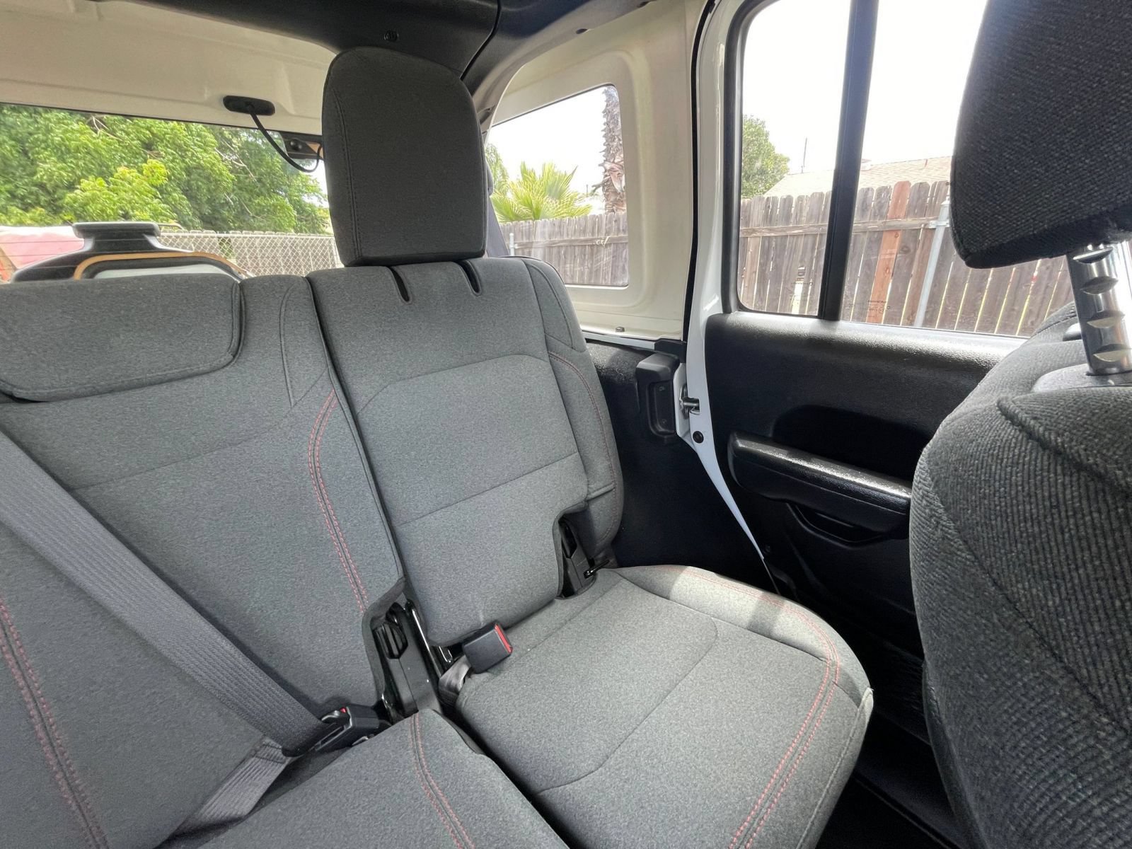 Used 2025 Jeep Wrangler Unlimited Rubicon AWD/4WD image 31