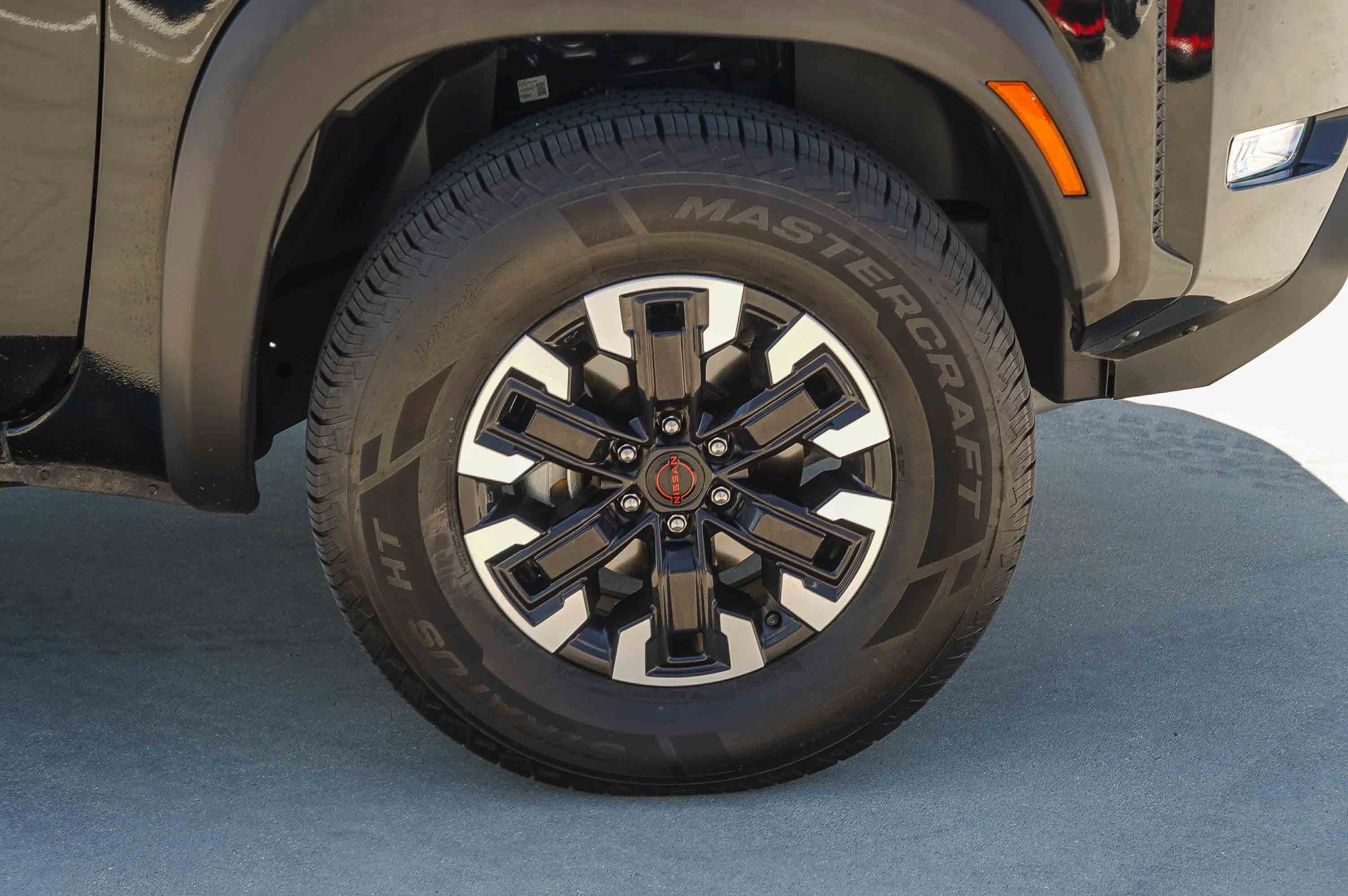 Used 2024 Nissan Frontier PRO-4X AWD/4WD image 11