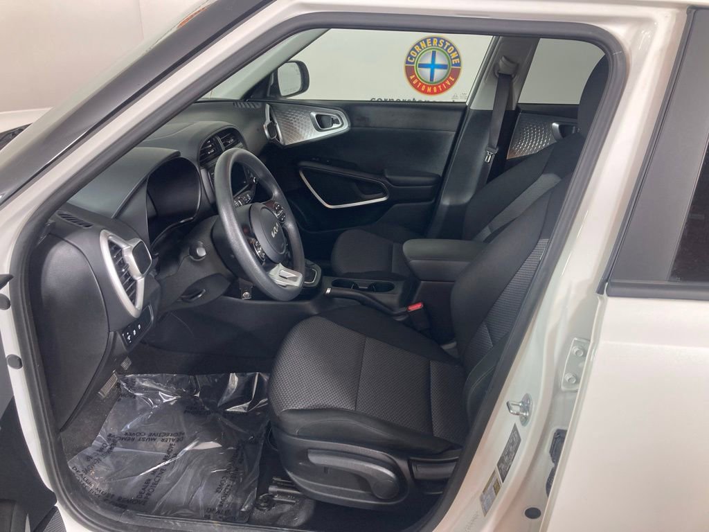 Certified 2025 Kia Soul LX w/ LX Technology Package FWD image 12