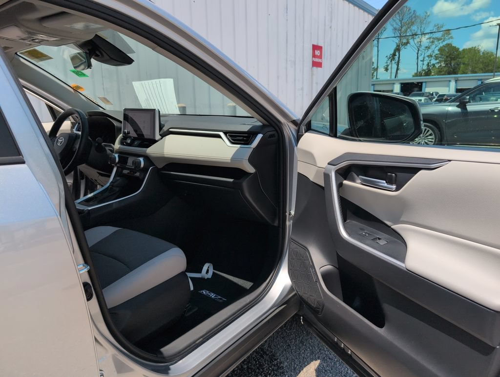 Used 2024 Toyota RAV4 XLE w/ Convenience Package FWD image 12
