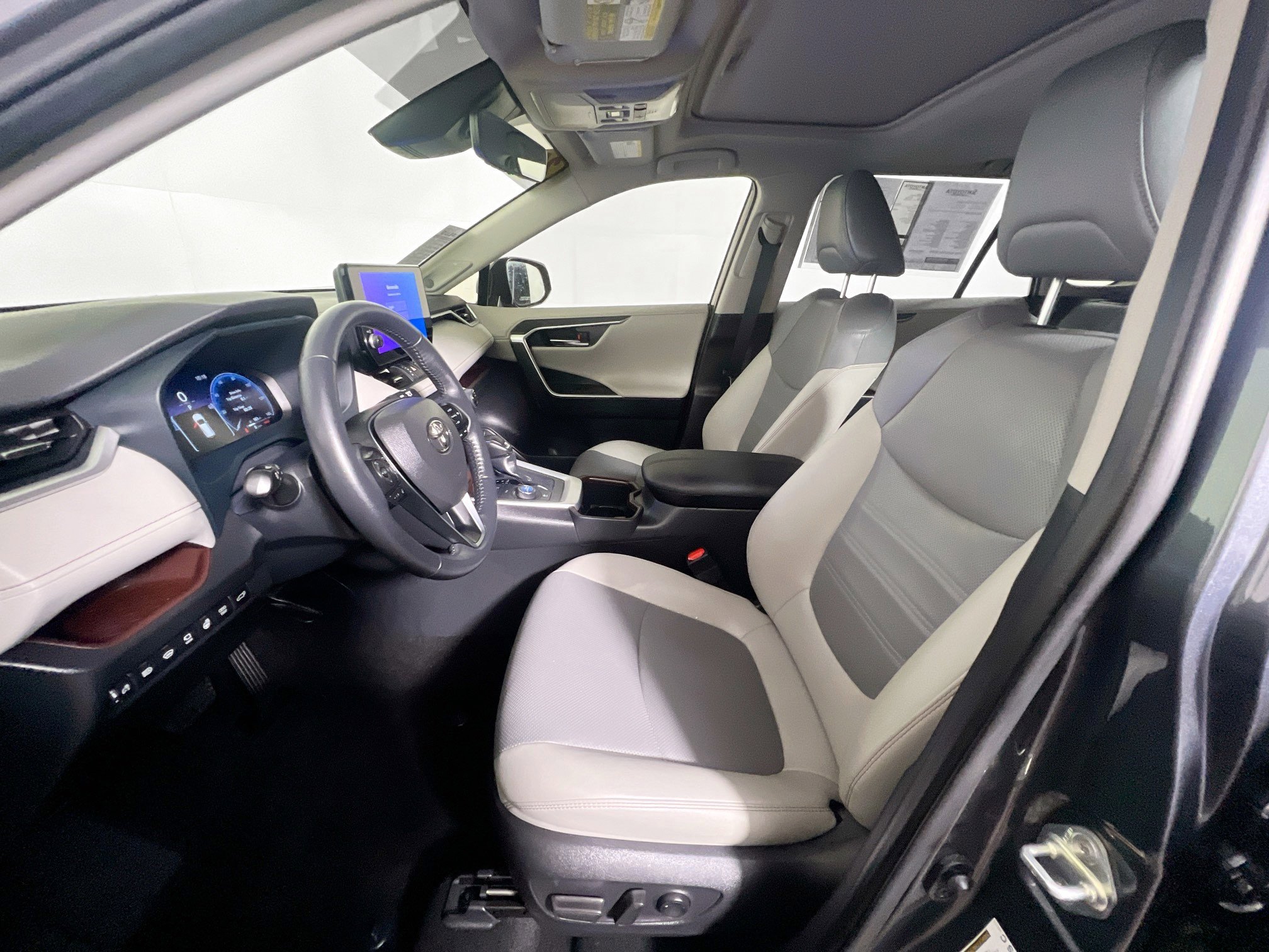 Used 2024 Toyota RAV4 Limited image 14