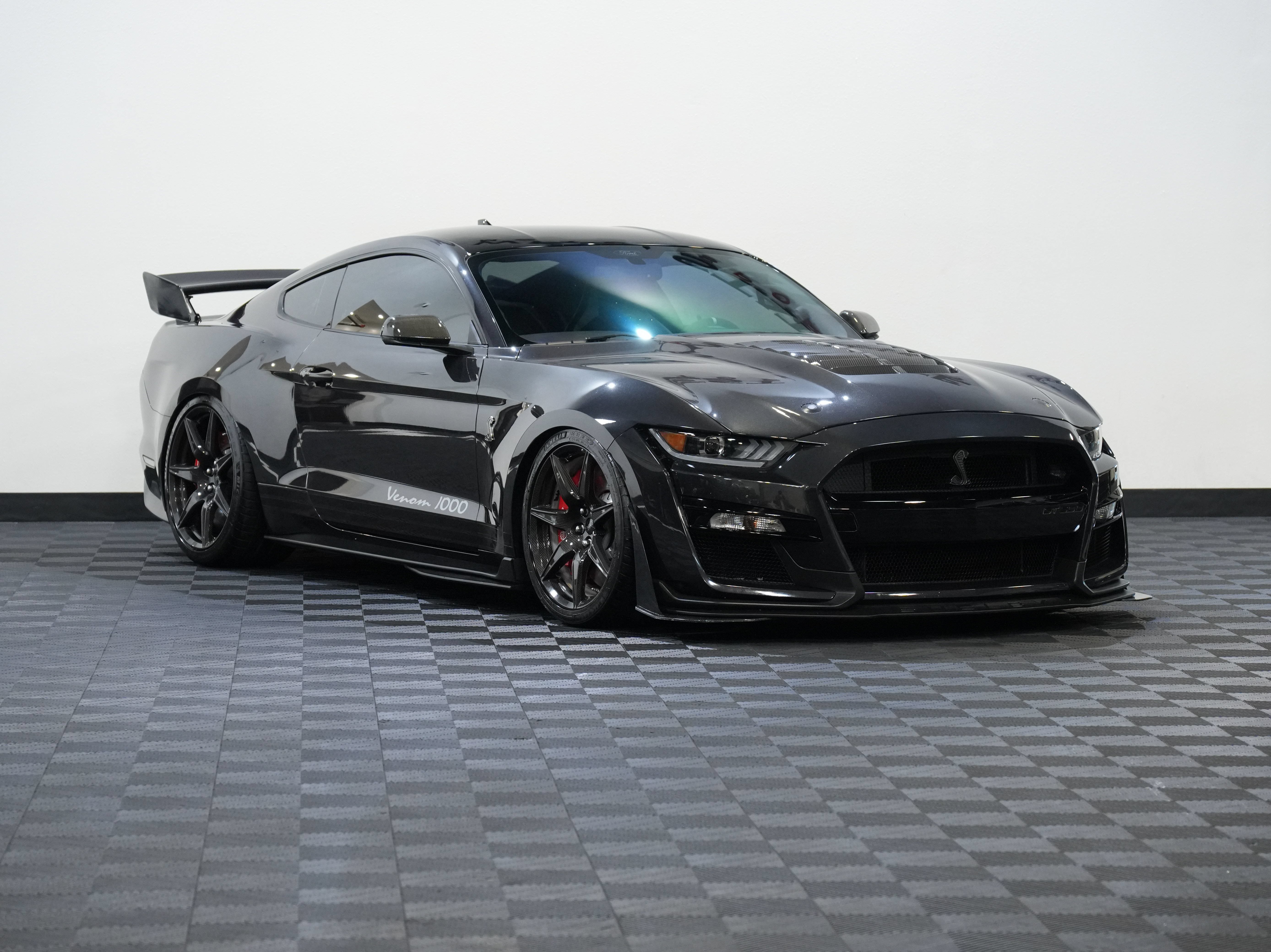 Used 2022 Ford Mustang Shelby GT500 w/ Carbon Fiber Track Pack RWD image 6
