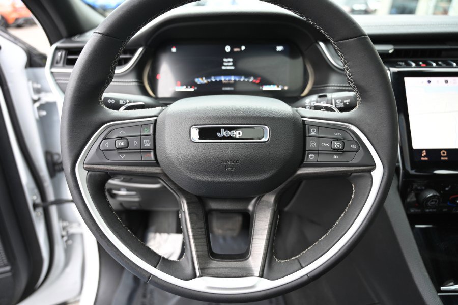 Used 2024 Jeep Grand Cherokee L Limited w/ Luxury Tech Group II AWD/4WD image 27