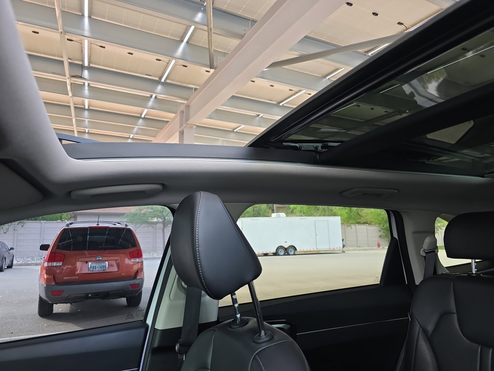 Certified 2024 Kia Sorento S w/ Panoramic Sunroof Package image 17