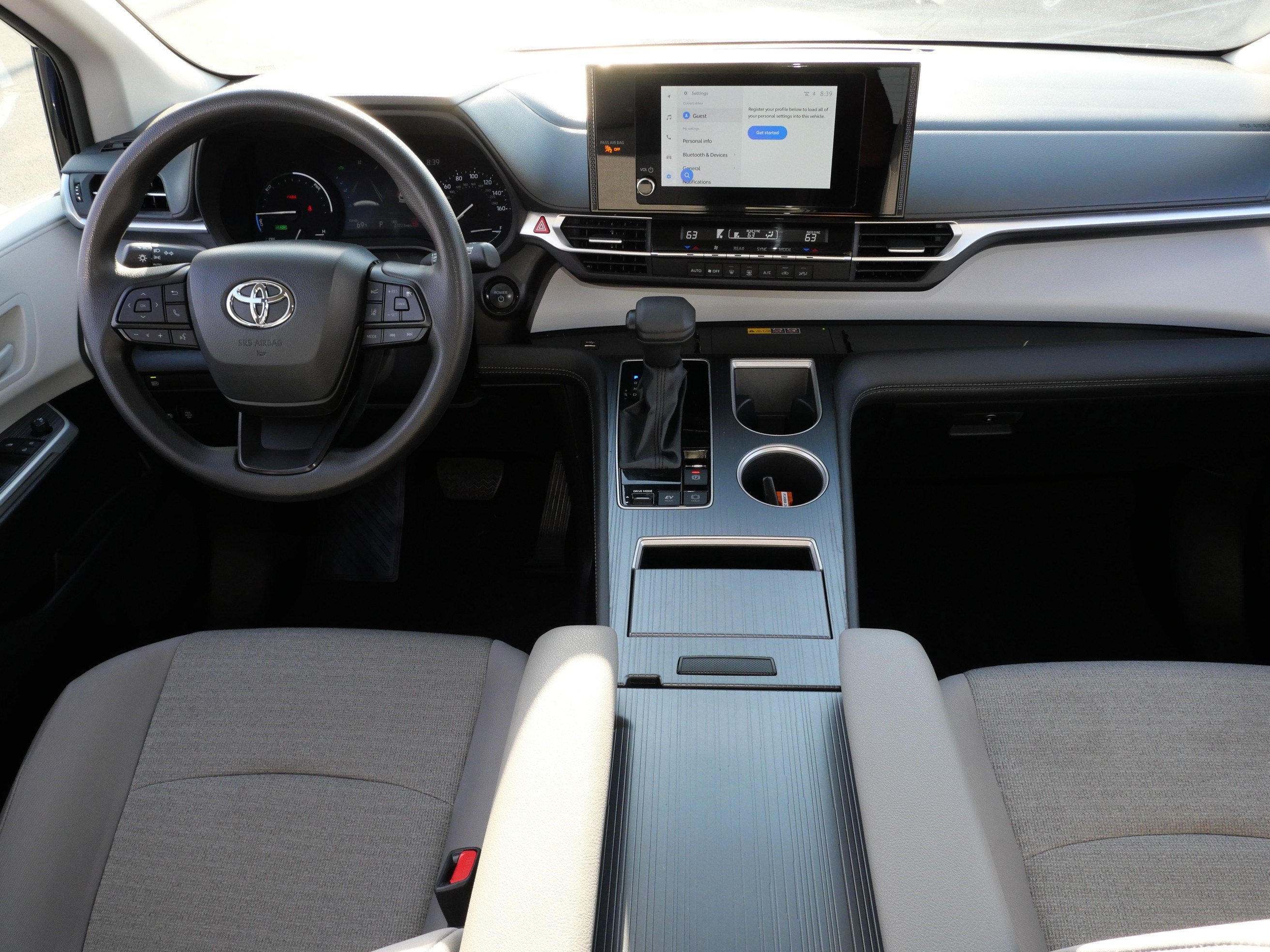 Used 2025 Toyota Sienna LE AWD/4WD image 10
