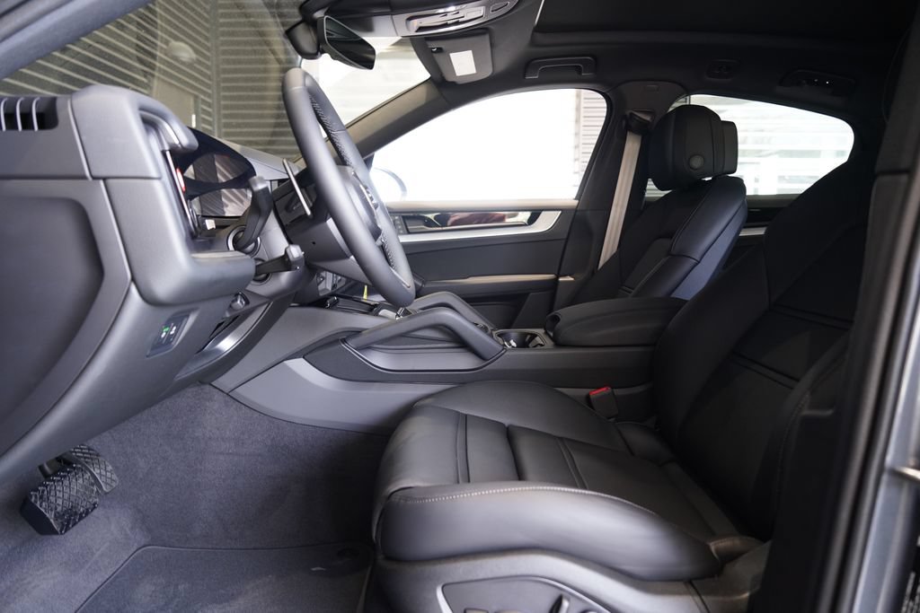 New 2026 Porsche Cayenne Coupe AWD/4WD image 10