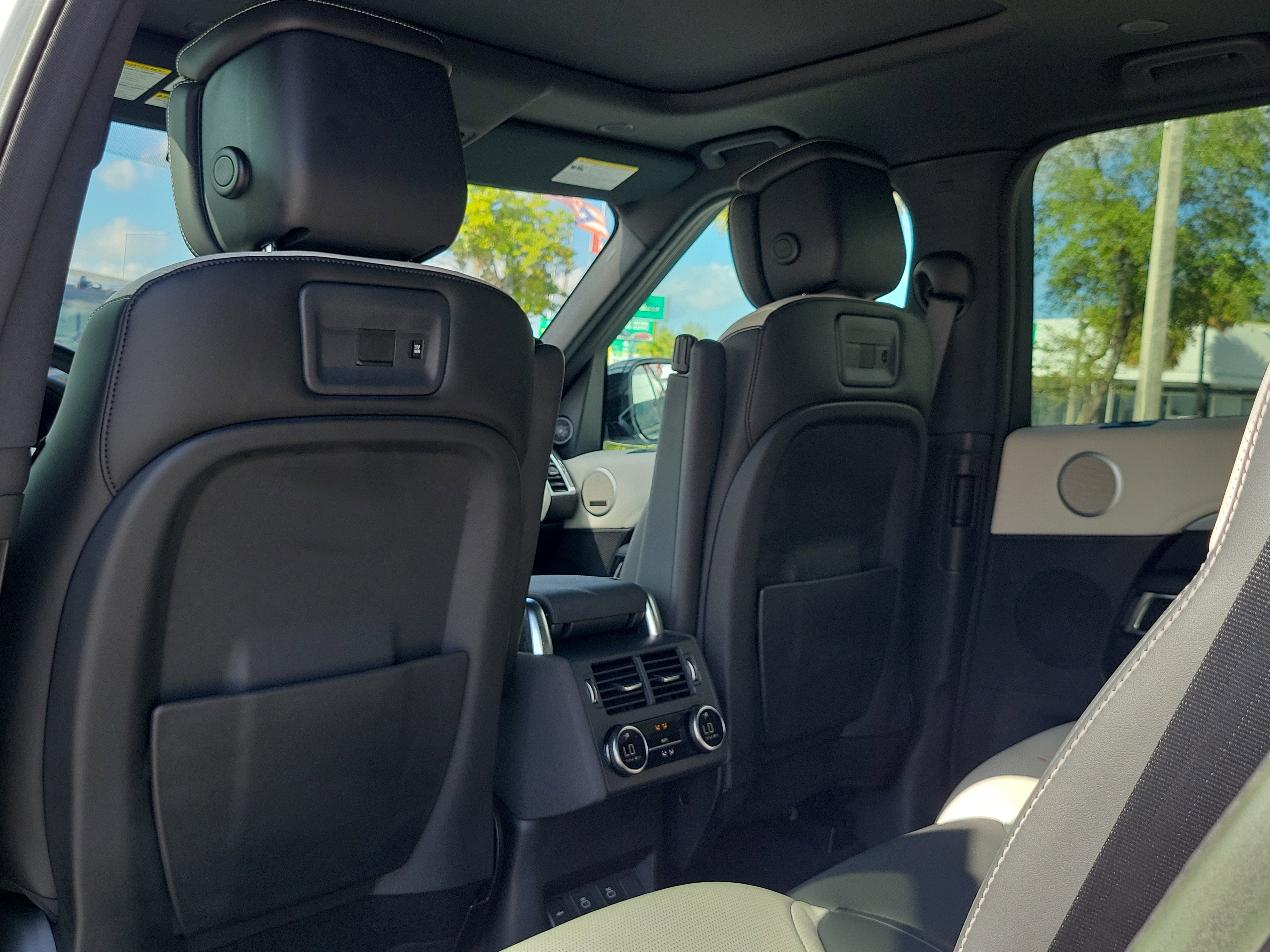 Used 2023 Land Rover Discovery HSE R-Dynamic image 16