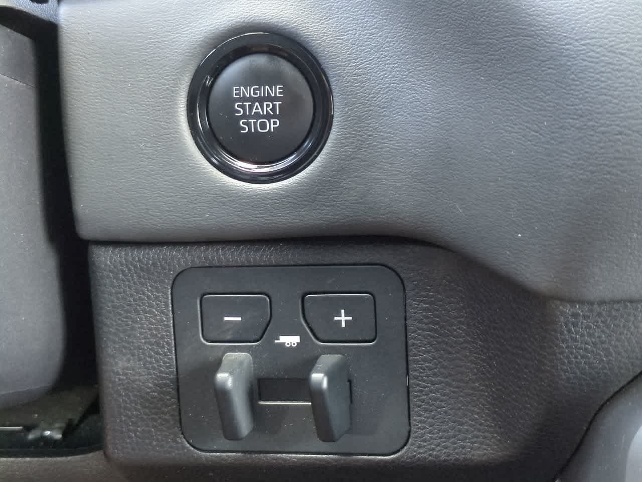 Used 2025 Toyota Tundra Platinum AWD/4WD image 27