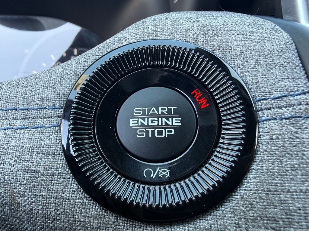 Used 2025 Jeep Compass Latitude image 27