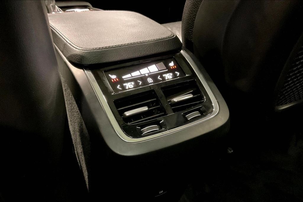 Certified 2022 Volvo XC90 T6 Momentum w/ Advanced Package AWD/4WD image 10