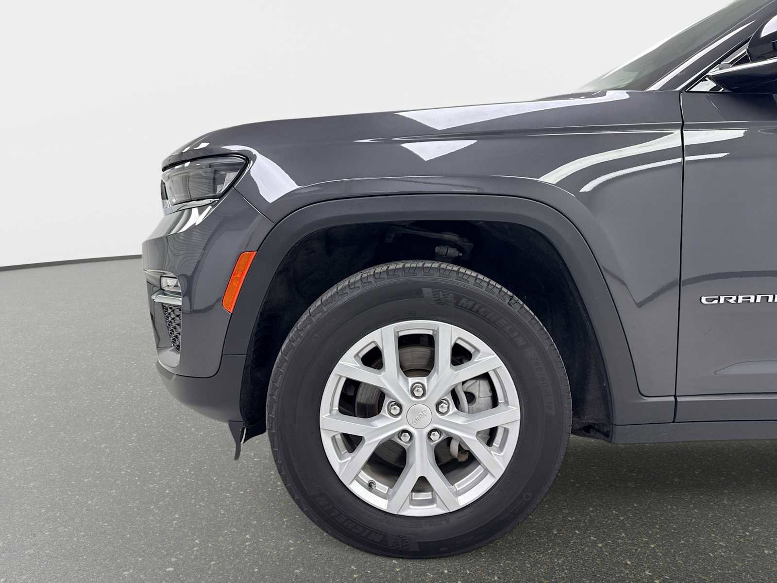 Used 2023 Jeep Grand Cherokee Limited image 23