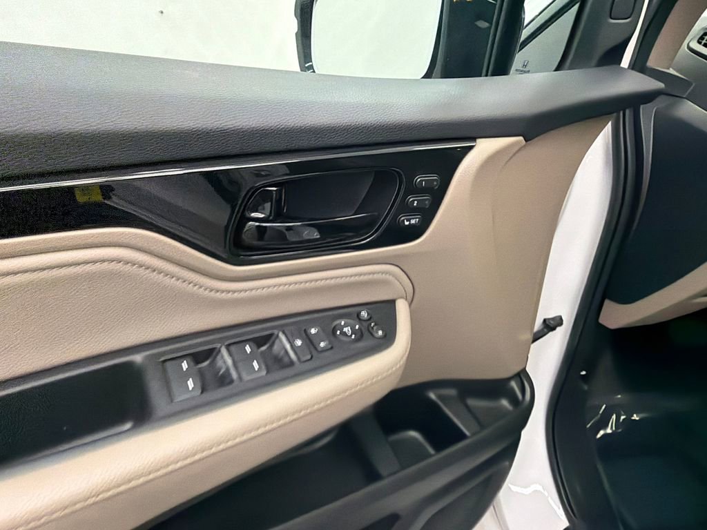 Used 2022 Honda Odyssey Elite image 12