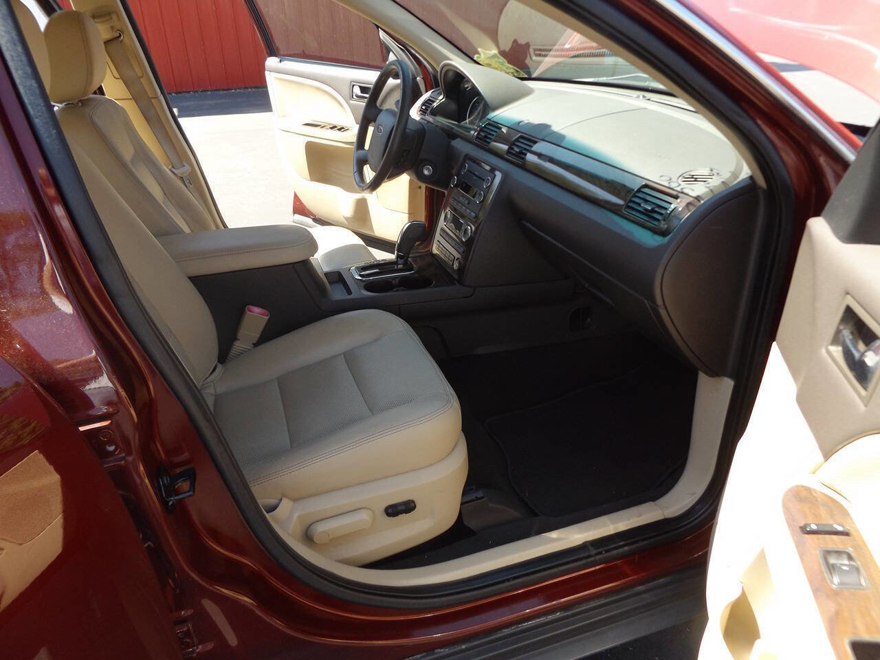 Used 2008 Ford Taurus SEL FWD image 21