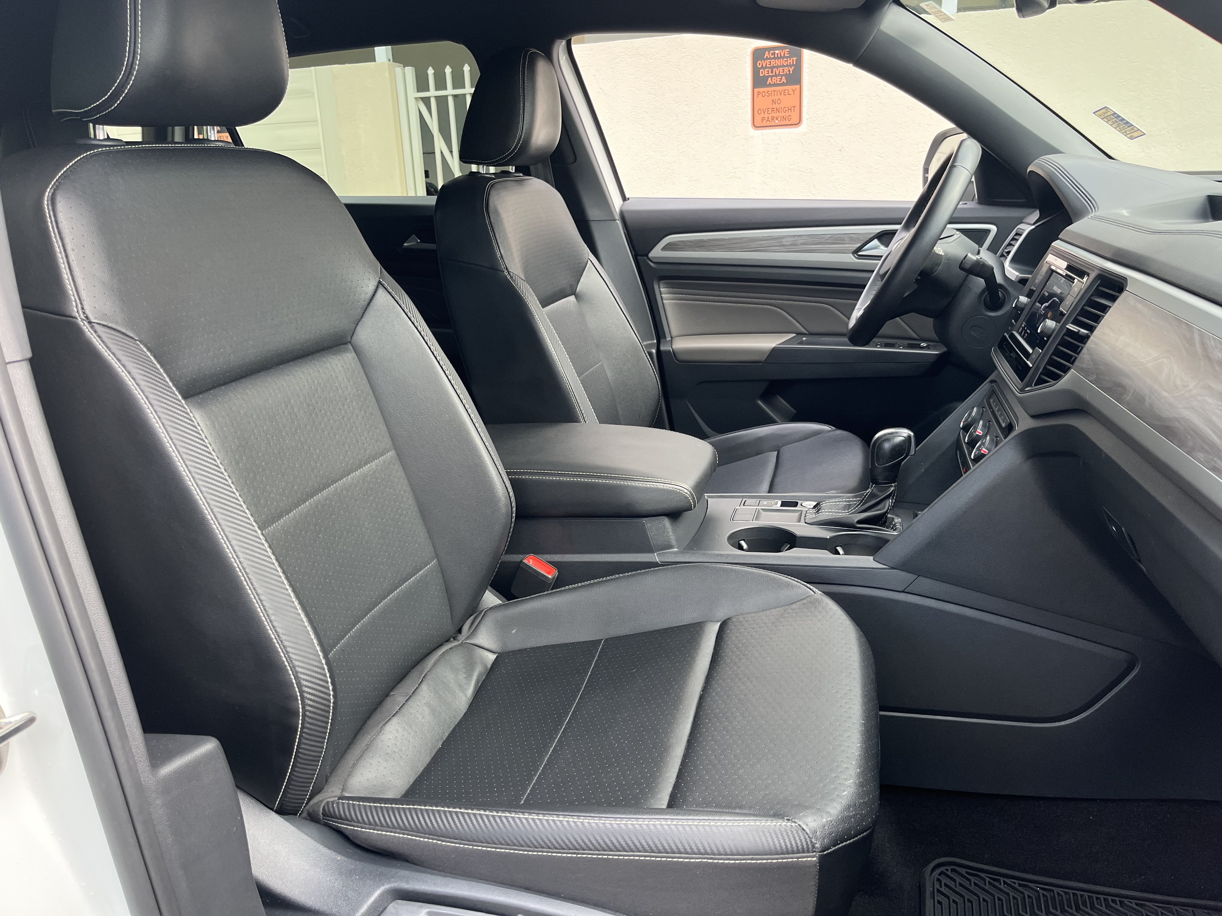 Used 2022 Volkswagen Atlas Cross Sport SE FWD image 17