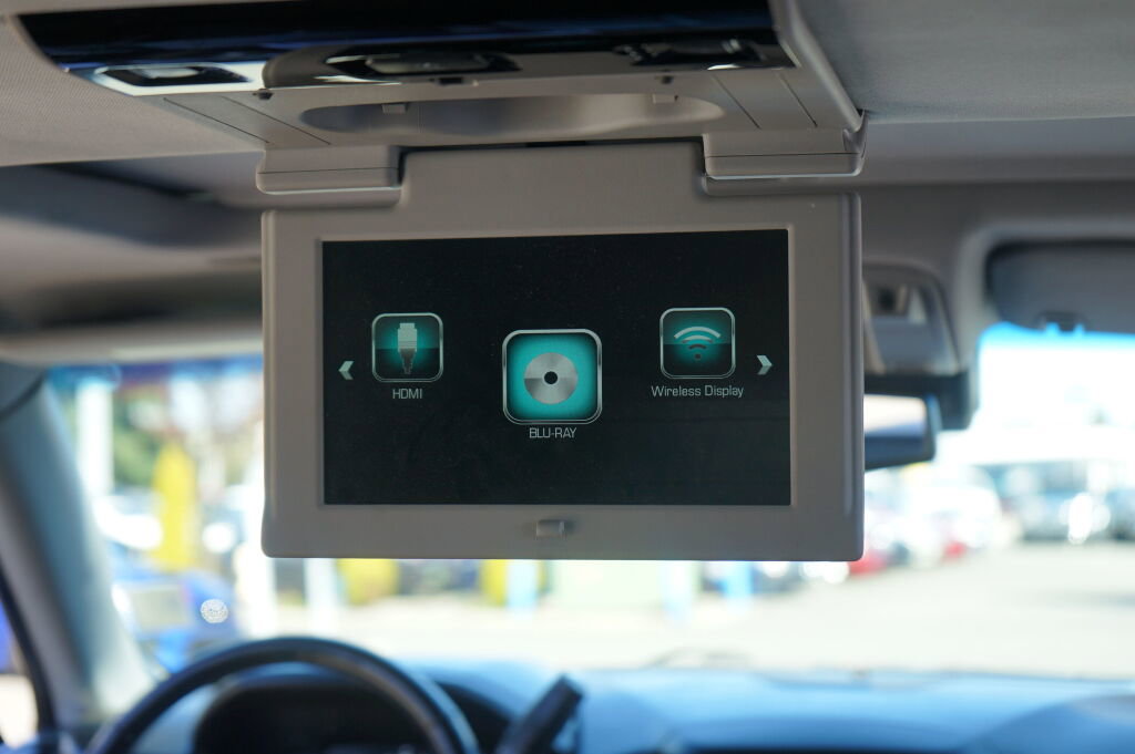 Used 2018 Chevrolet Suburban Premier AWD/4WD image 25