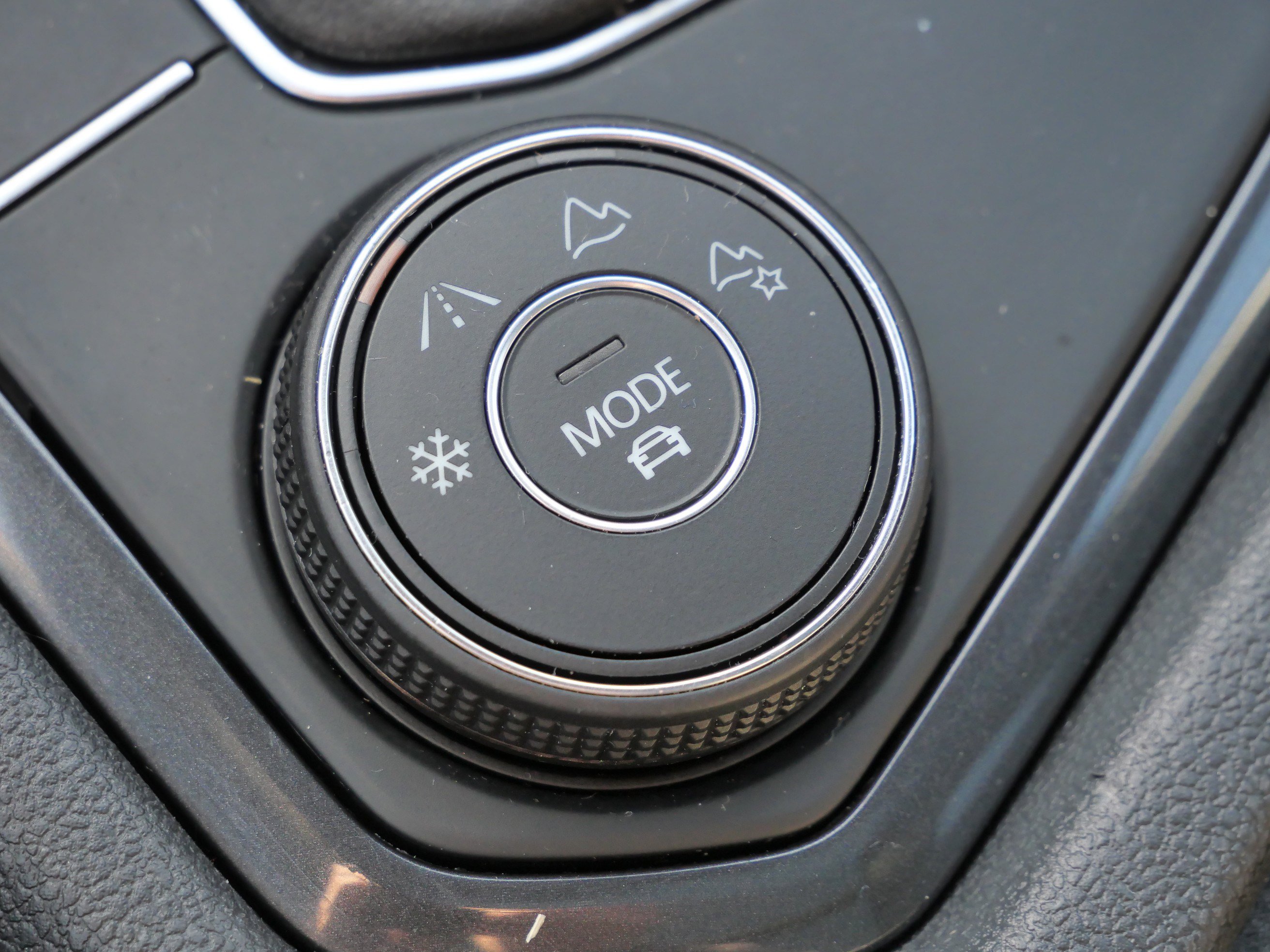 Used 2023 Volkswagen Tiguan SEL R-Line image 28