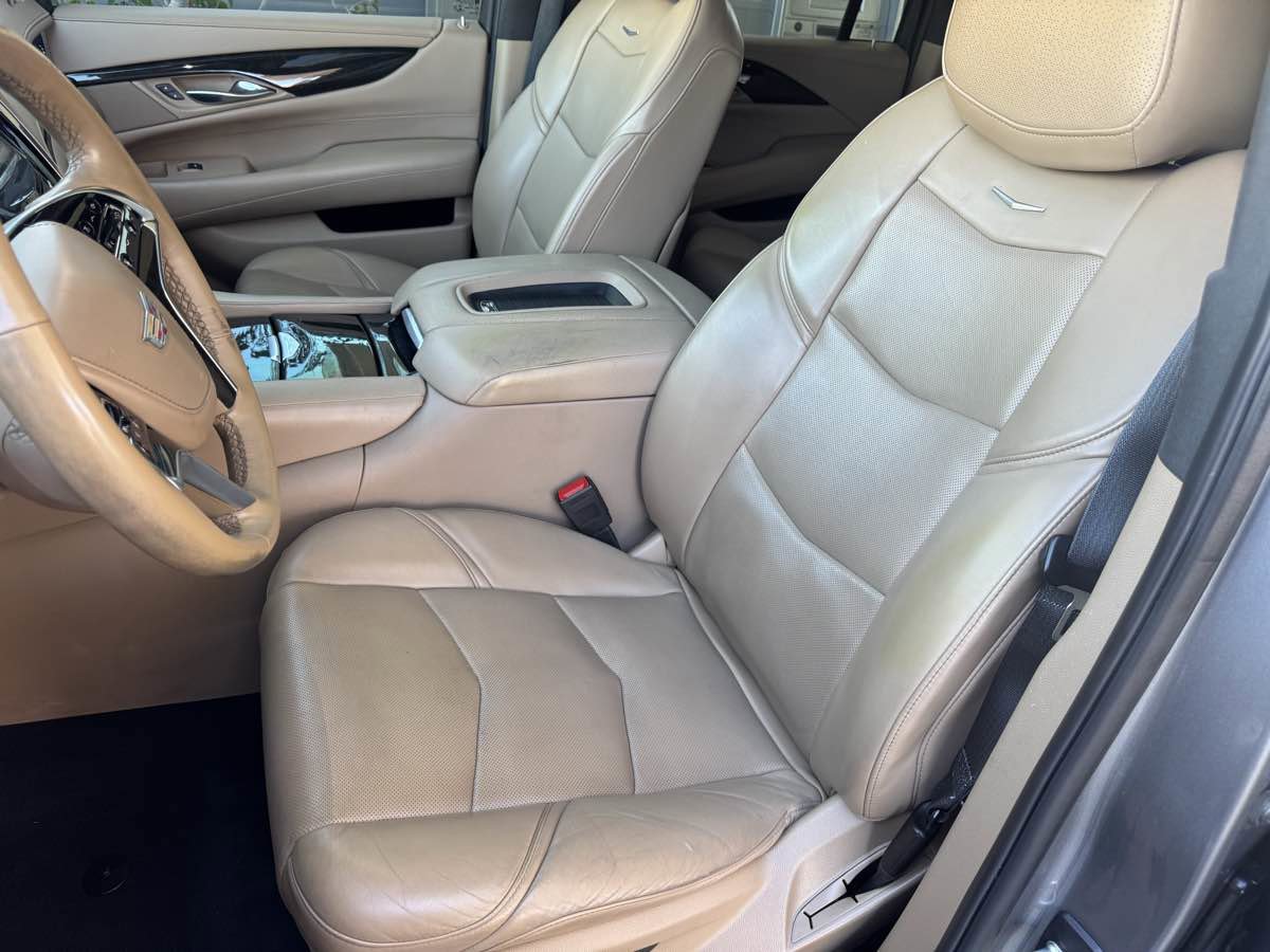 Used 2020 Cadillac Escalade ESV Platinum w/ Escalade Sport Edition image 18