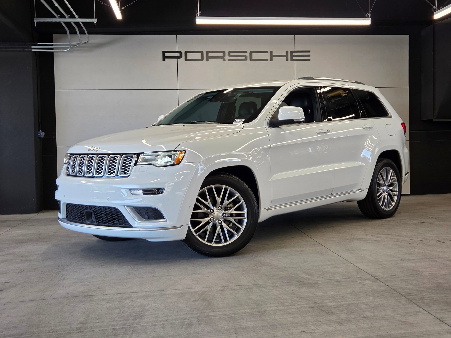 Used 2018 Jeep Grand Cherokee Summit w/ Platinum Series Group RWD image 1