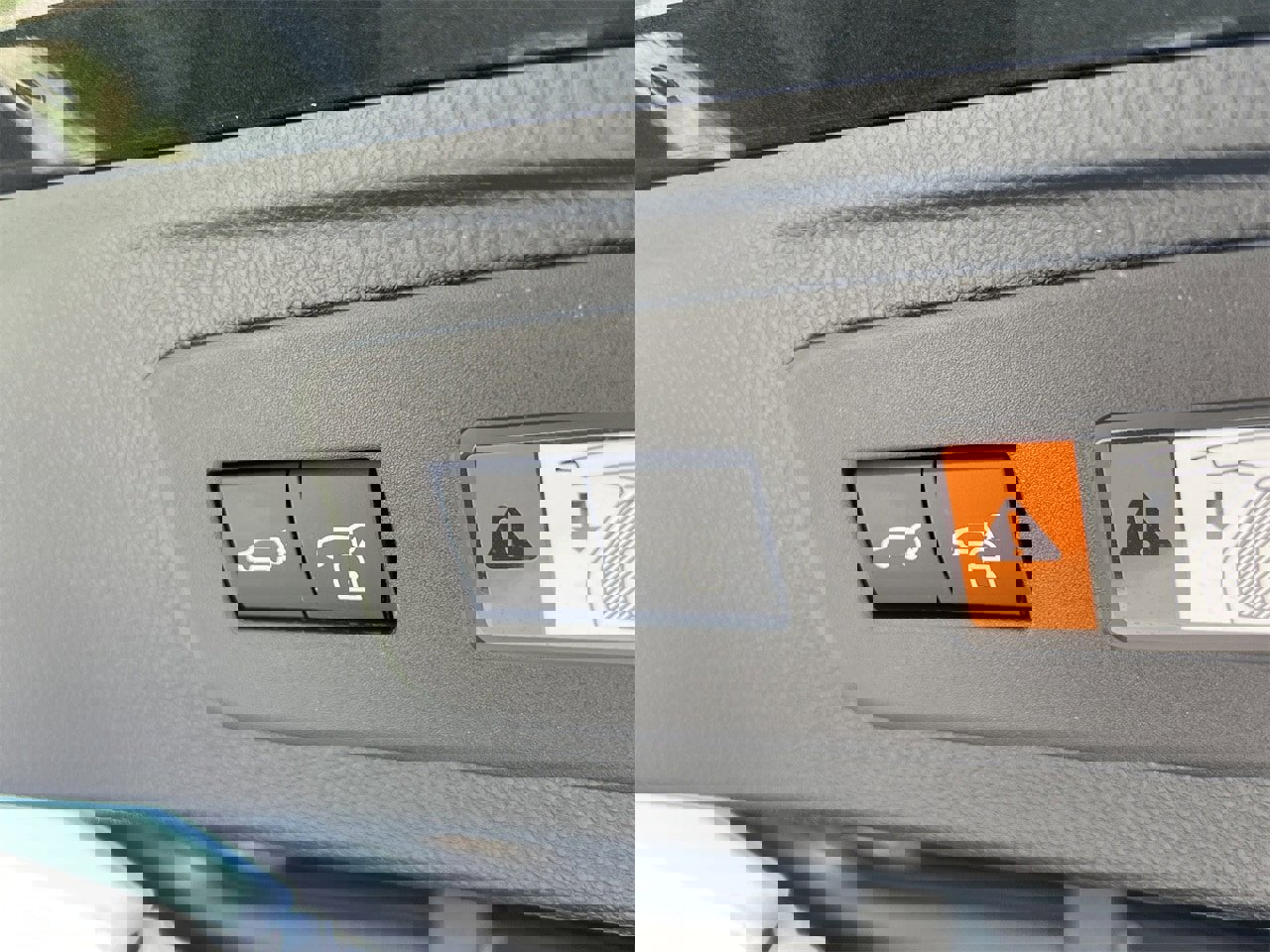 Used 2025 Lexus GX 550 w/ Cold Area Package image 34